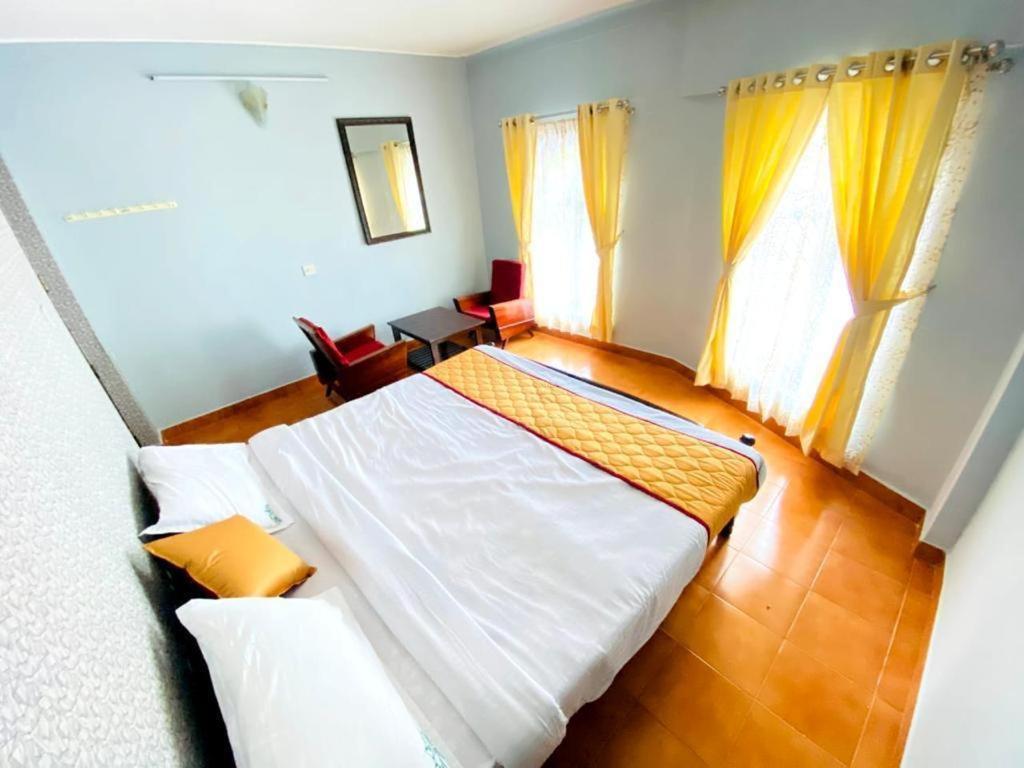 Deluxe Double Room (2 Adults + 1 Child)